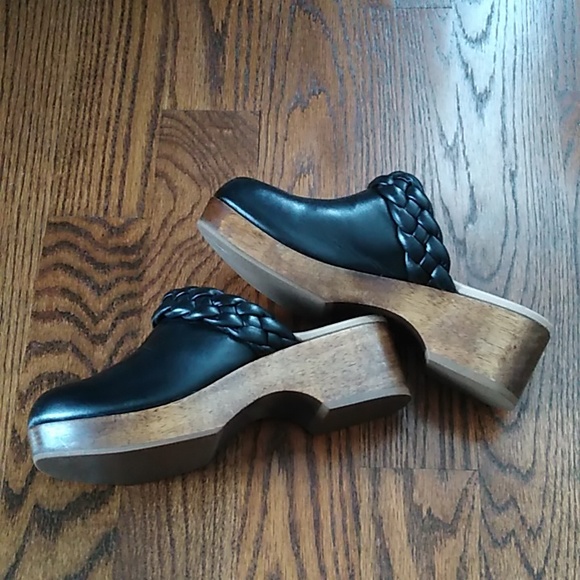 NWOT ABLE Black Whiley Clogs size 8M - Picture 3 of 6